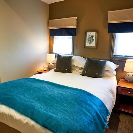 The Fleece At Cirencester Kültér fotó A bedroom at the hotel