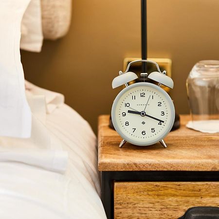 The Fleece At Cirencester Kültér fotó Alarm clock