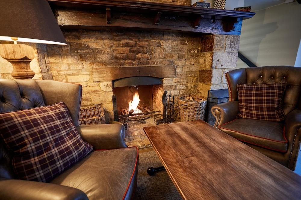 The Fleece At Cirencester Kültér fotó The interior of the pub