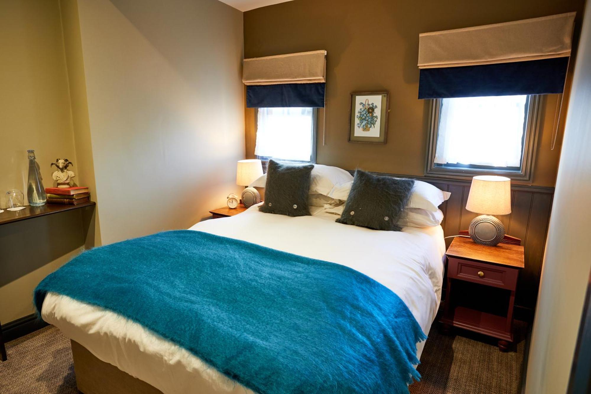 The Fleece At Cirencester Kültér fotó A bedroom at the hotel