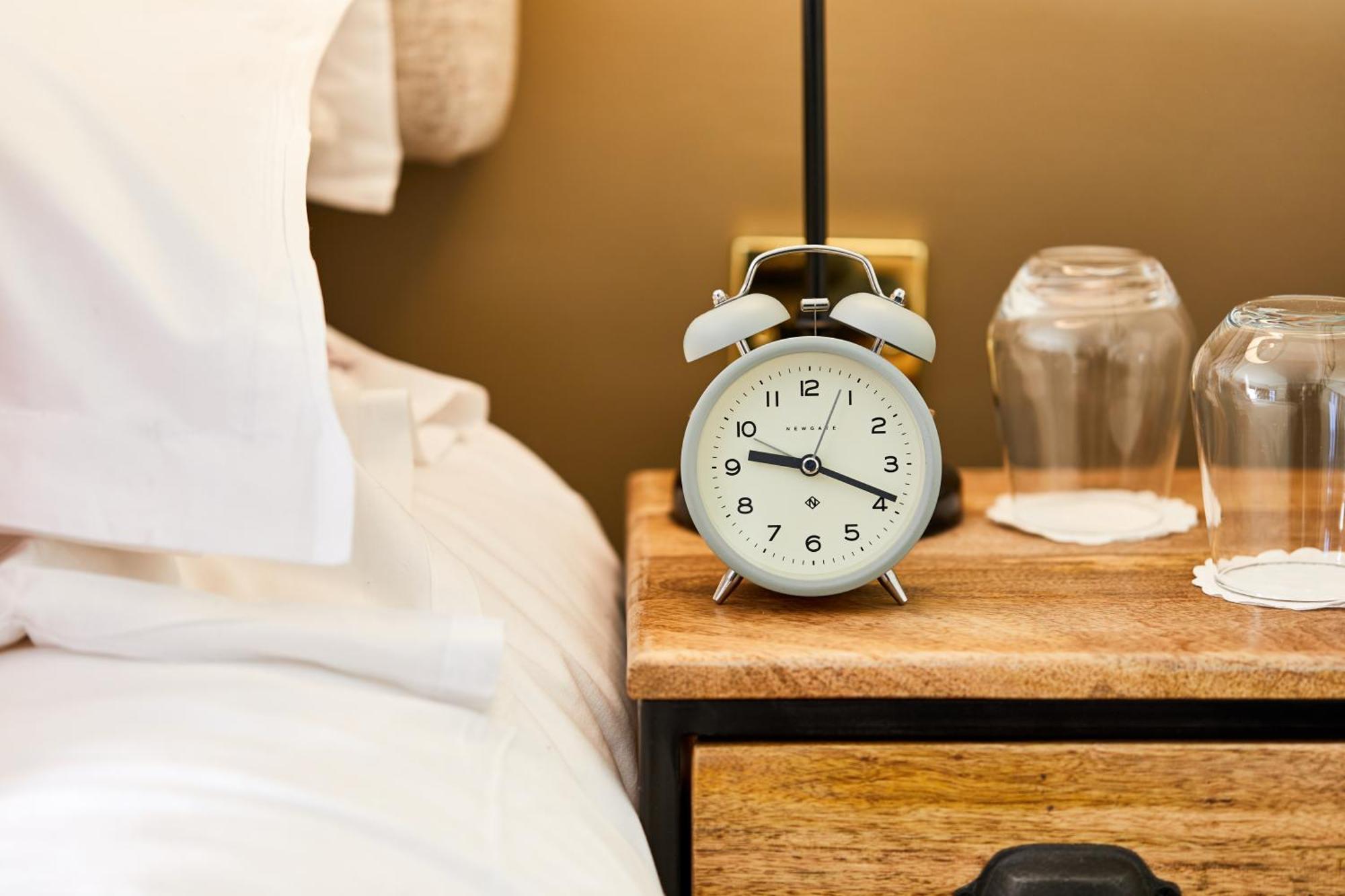 The Fleece At Cirencester Kültér fotó Alarm clock