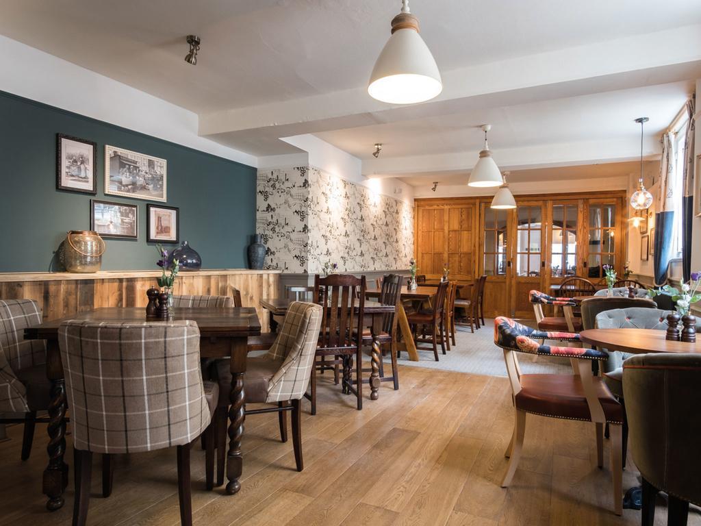 The Fleece At Cirencester Kültér fotó The interior of the pub