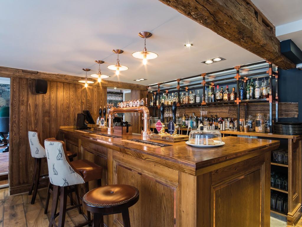 The Fleece At Cirencester Kültér fotó The bar at The Old Post Office