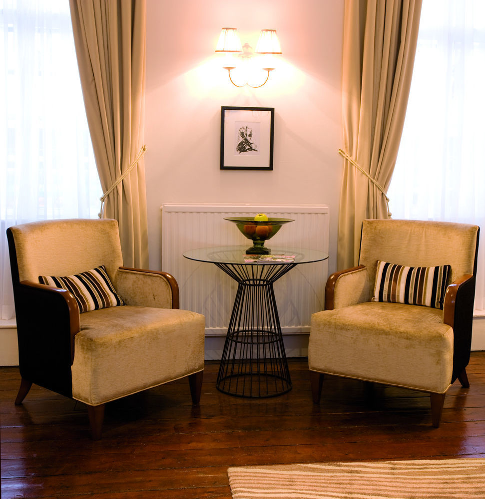 The Fleece At Cirencester Kültér fotó A pair of club chairs