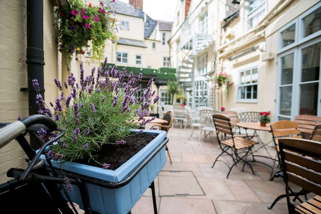 The Fleece At Cirencester Kültér fotó The courtyard at The Old Parsonage Hotel