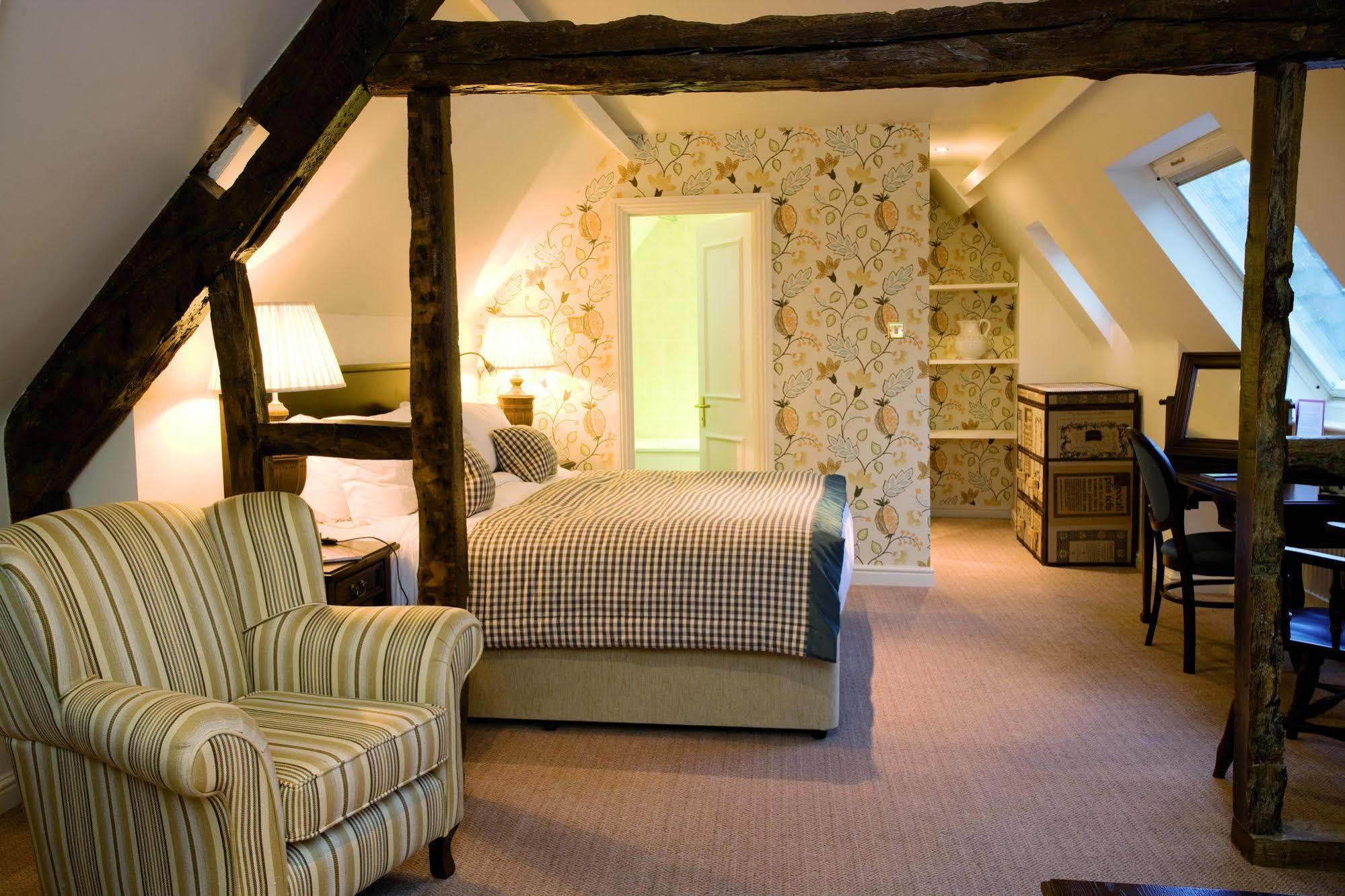 The Fleece At Cirencester Kültér fotó A room at the hotel