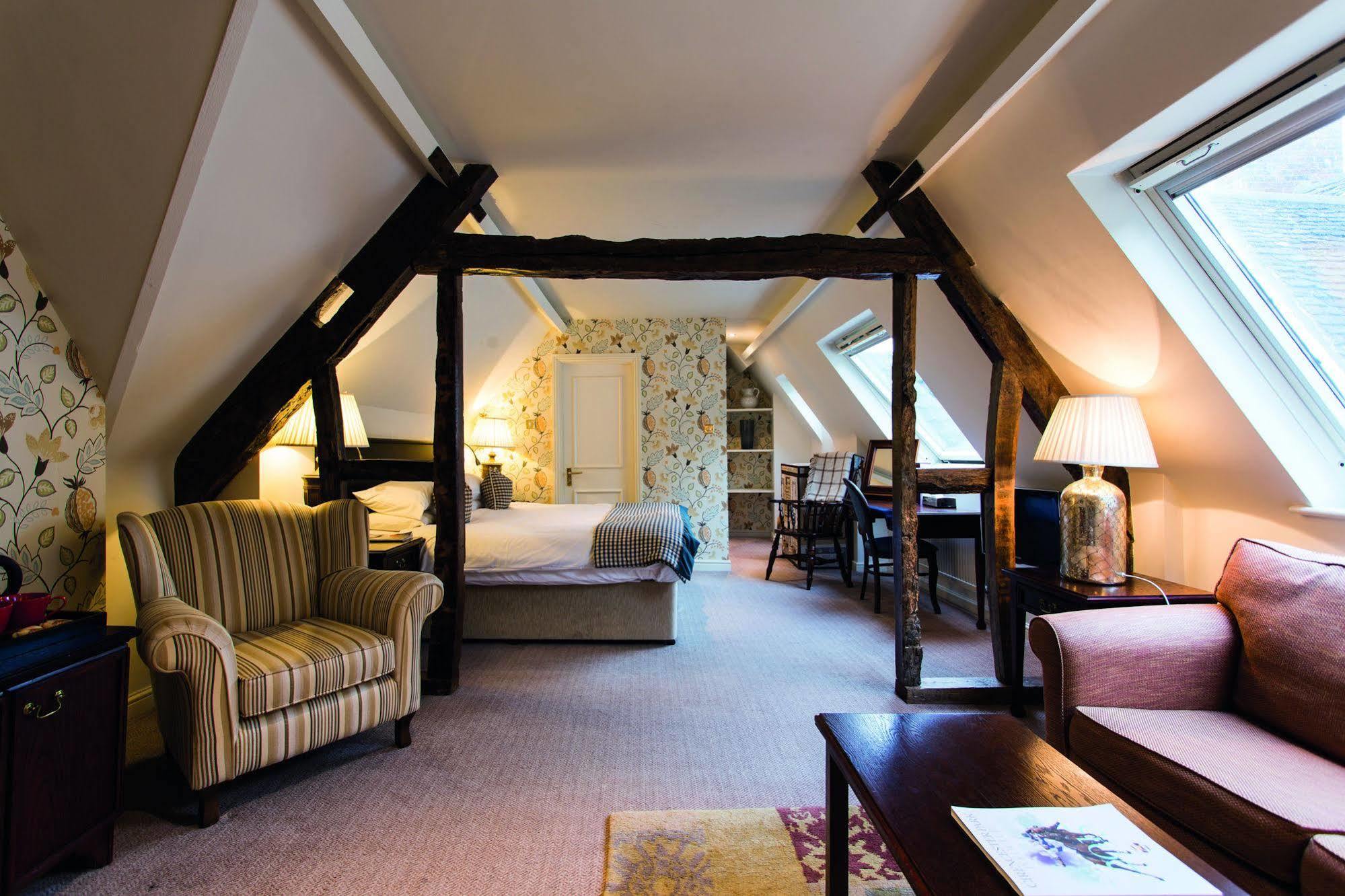 The Fleece At Cirencester Kültér fotó A suite at the hotel