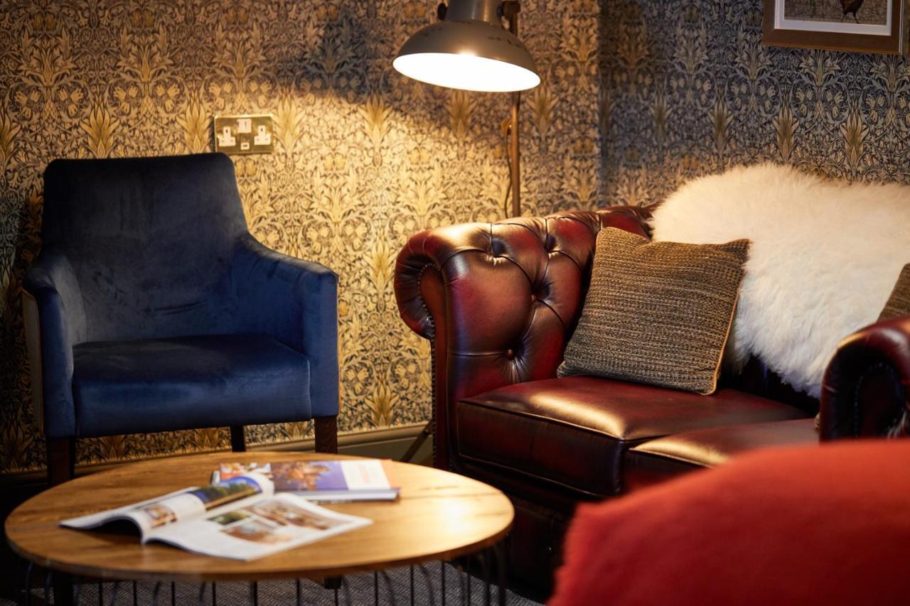 The Fleece At Cirencester Kültér fotó The interior of the lounge