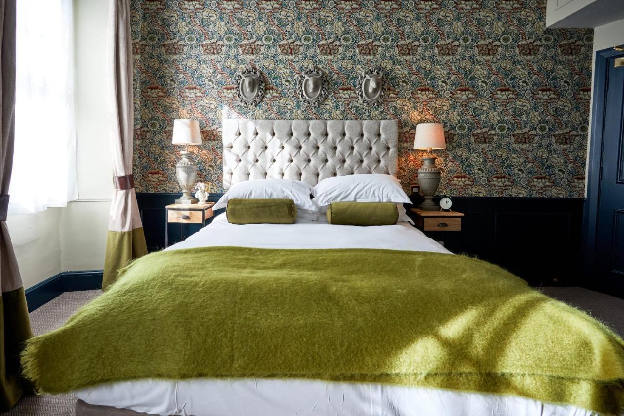 The Fleece At Cirencester Kültér fotó A bedroom at the hotel