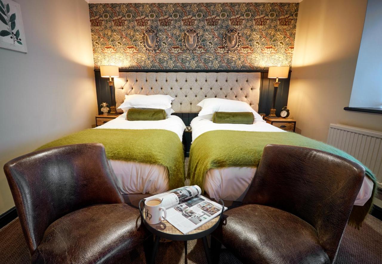 The Fleece At Cirencester Kültér fotó A room at The Old Bank Hotel